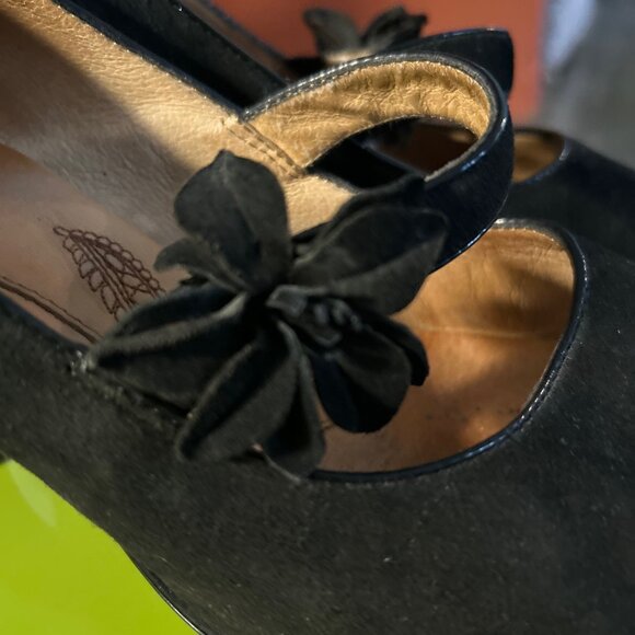 Perfect for Christmas!!! Gorgeous Sofft suede open toe heels - Picture 2 of 5